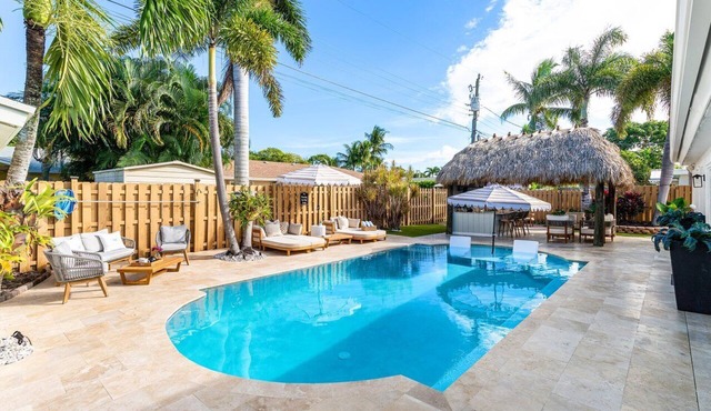 Heated Pool & Tiki Hut Sleeps 10