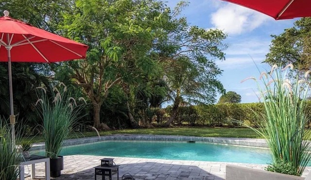 Heated Pool - Tranquil & Private 4-bedroom house in Naples Sleeps 14