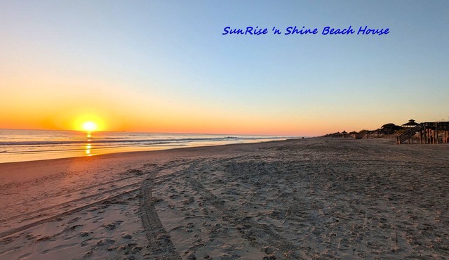 Heated Pool! Up to 35% off - last minute. 5 min. walk to beach! New in '24.