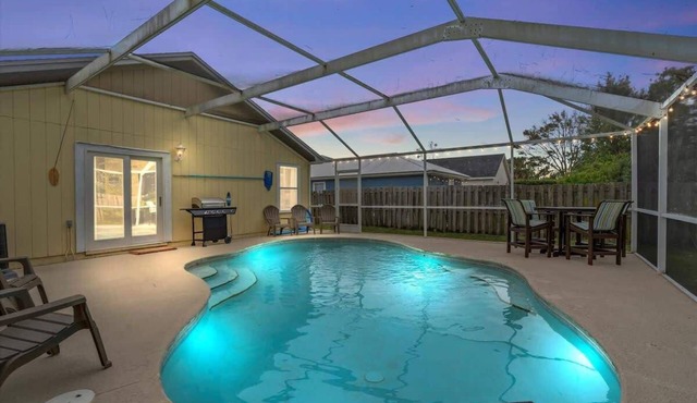 Heated Pool & Game Room! The Sunshine Cottage