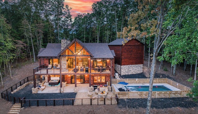 Heated Pool, Views, Sauna & Cold Plunge, 5 Kings, Hot Tub, Peloton & Playground