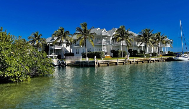 Heated Pool, Views, Vaca Cut , Gulf & Atlantic Access. Availability Nov + Dec