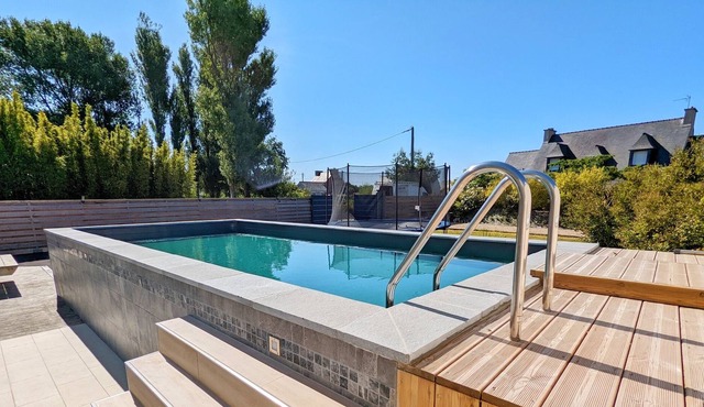 Heated pool villa for 8 people in Kerlouan