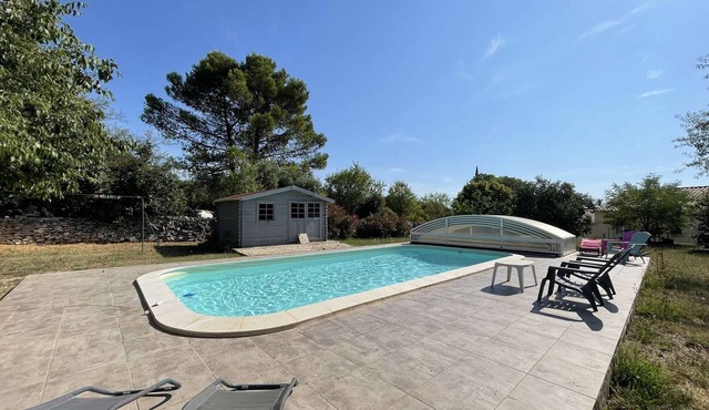 Heated Pool Villa for 6 with Wifi, BBQ, and Pet-Friendly