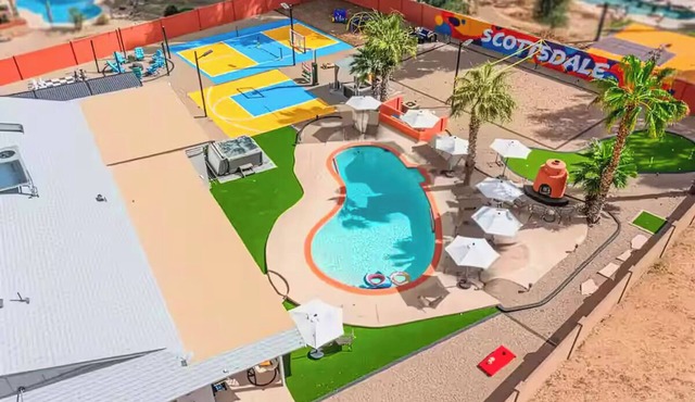 Heated Pool, Volleyball, Pickleball, Hot Tub! Oasis Resort
