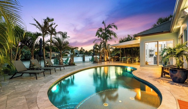 Heated Pool Waterfront Bahama Breeze Escape with Tropical Vibes for a Relaxing Fort Lauderdale Stay!