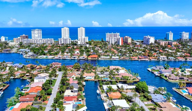 Heated Pool! Waterfront+1 Mile To Beach and shops!