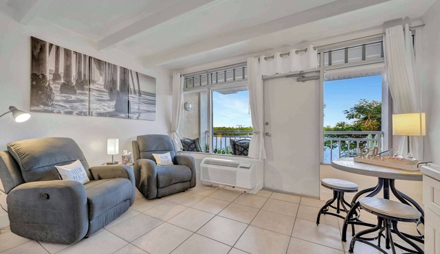 Heated Pool Waterfront, Resort Condo w/Hot Tub!