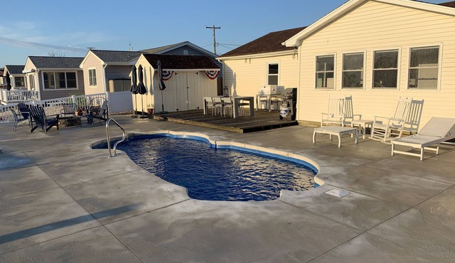 Heated Pool with 75 Feet of Dock Bring your Boat or WaveRunner 30 Day min