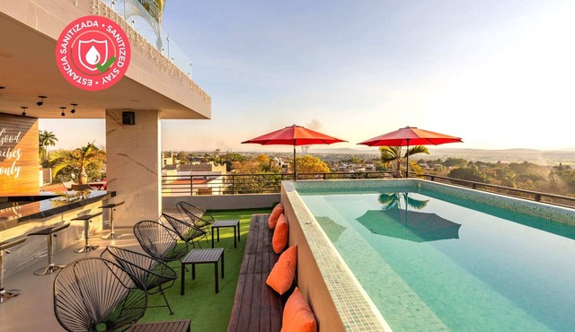 Heated pools and Sky Bar | New loft