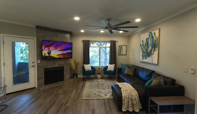 Heated Pools, Clean, and Conveniently Located, Newly Renovated Spring Getaway