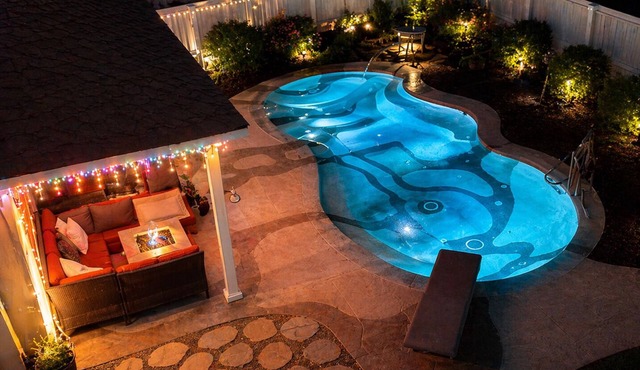Heated Private Plunge Pool & Modern Patio + Resort Access to Hot Tub & Fire Pit