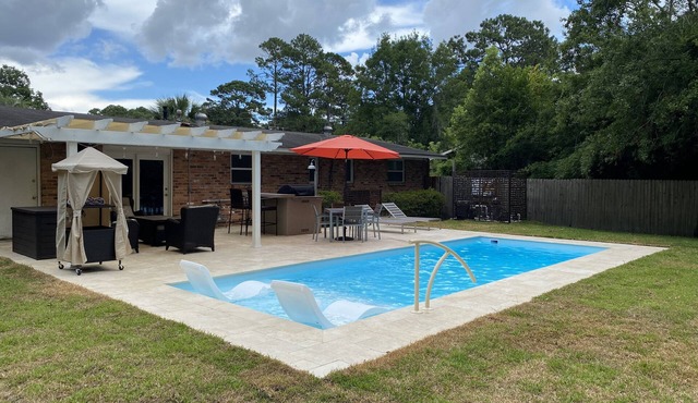 Heated Private Pool - 15 mins to Downtown