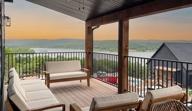 Heated Private Pool, Lake view, No steps | Mini Thistle