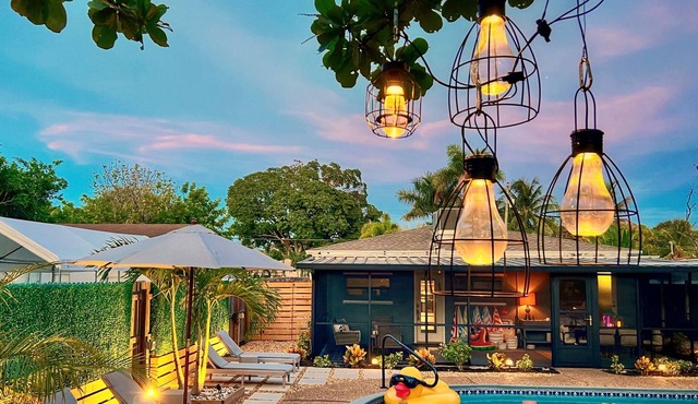 Heated Salt-Water Pool 2 BR Oasis/Pets OK 5 min to Fort Lauderdale Beach