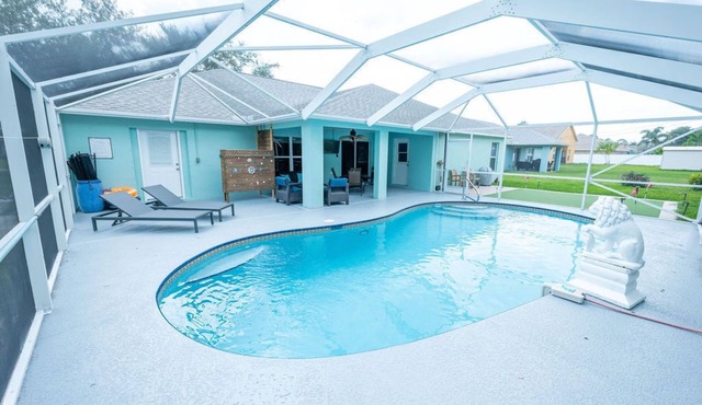 Heated Salt Water Pool Home- Sleeps 12- Putting Green