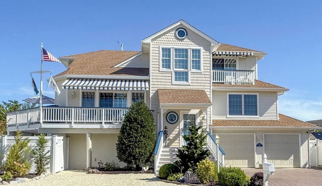 Heated Saltwater Pool ~ Island Bliss 5BR 3BA Luxury Bayside Beauty ~ Sleeps 12