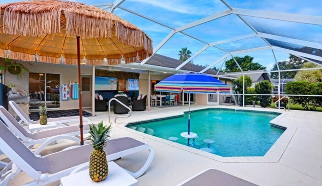 Heated Saltwater Pool, Waterfront, Family Friendly, 5 Star Stay