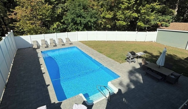 Heated Saltwater Pool - 2 mins to Weirs Beach & 10 mins Gunstock Mtn - Sleeps 13