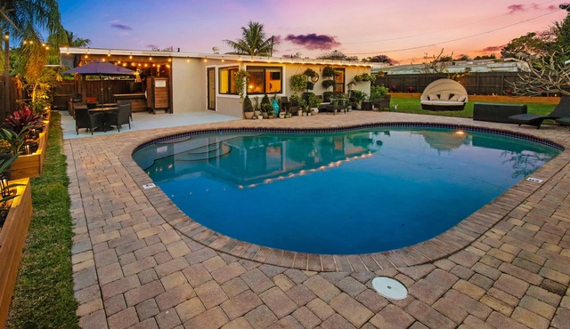 HEATED SALTWATER POOL,KING BED,PET/FRIENDLY PEACEFUL RETREAT
