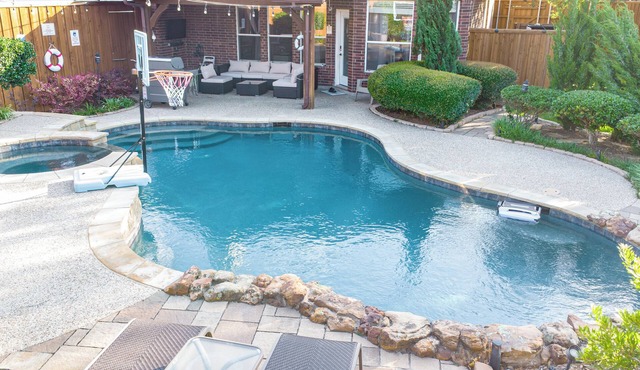 Heated Spa & Pool & Billard & Piano -King Beds in center Frisco 4 beds & 3 baths
