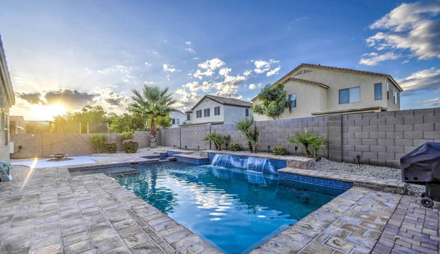HEATED SPA/POOL!, golf, casino, internet, work from home.