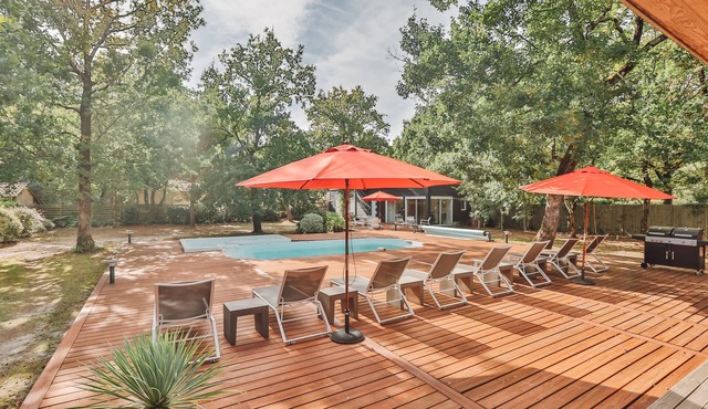 Heated swimming pools, sauna, gym, bicycles, a table tennis, quiet and high comf