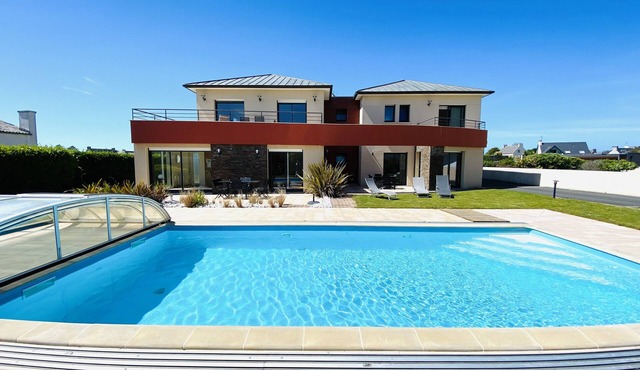 HEATED SWIMMING POOL Apartment 4 pers 3* in villa - 300m from the beach