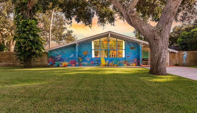 HeatedLargePool~Walk2Beach~FirePit~MiniGolf~2Kings~BeachGear~TikiHut~Bikes~Games