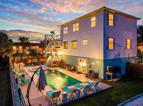 HeatedPool HotTub 3min2Beach GameRm PetFriendly