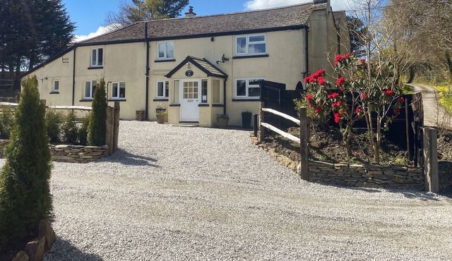 HEATH HILLS, pet friendly, character holiday cottage in Okehampton
