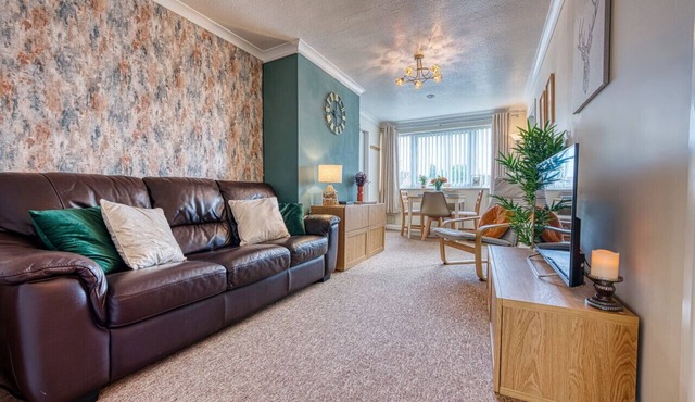 Heather Apt | 3 bedrooms | Sleeps 6 | Southam Centre |Close to HS2 Coventry, Rugby & M40 | Inspire Homes
