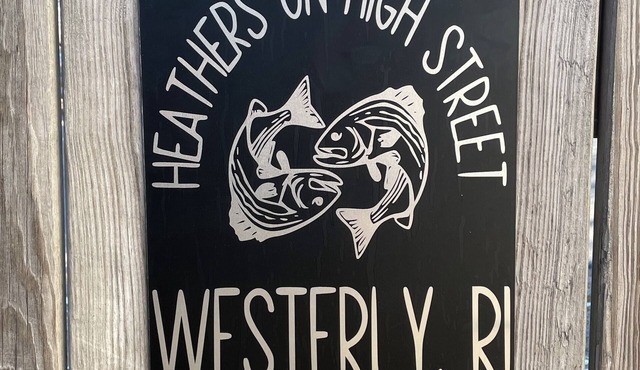 HEATHERS ON HIGH STREETnKing Bed and Twin Bed