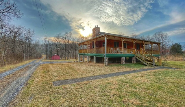 Heaven Can Wait River Retreat - with hot tub!