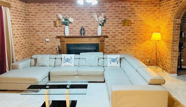 HEAVEN IN BATHURST & UNIQUE FARM STAY