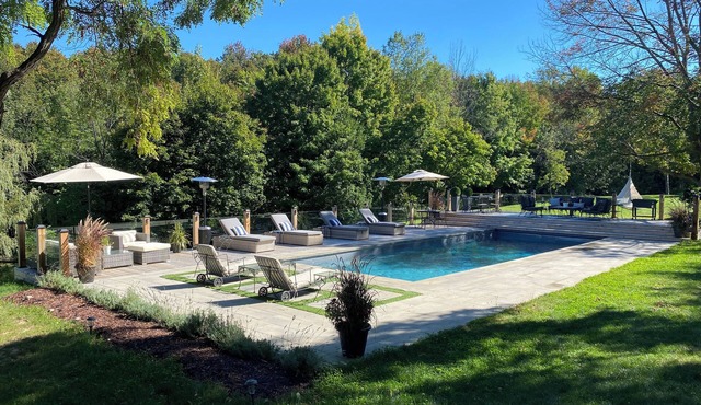 Heaven on 5th, Luxury in the Canadian Countryside, 9 bedrooms, hot tub, and pool