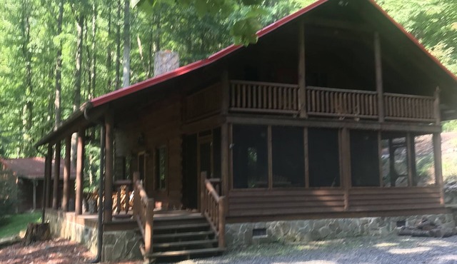 Heaven on Earth! RELAX in the woods in this cabin in beautiful Kibler Valley