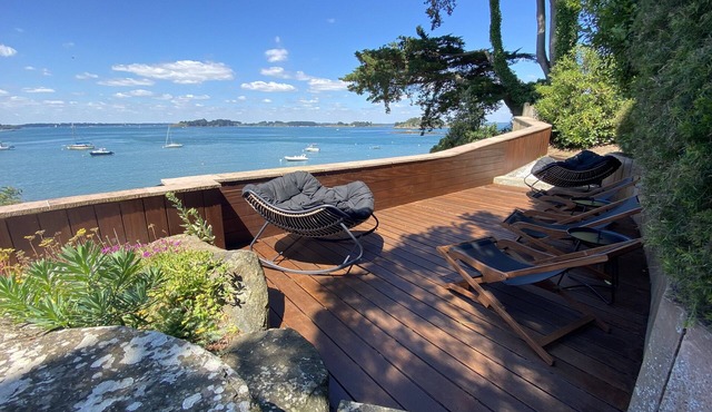 "Heaven's door", exceptional villa feet in the water, direct access to the sea