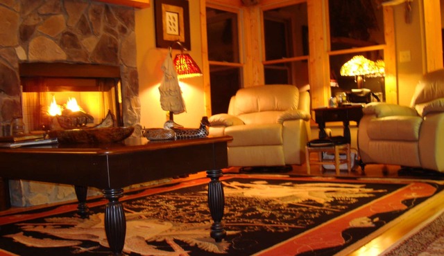 HEAVEN'S PEAK - Luxurious, mountain top retreat; 5 Star