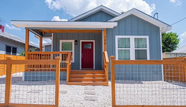 Heaven-sent Convenient 4BR/3BA Near Downtown