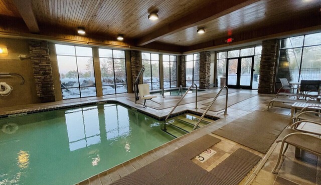 Heavenly Bed’s with lake living, indoor pool, indoor/outdoor hot tubs, piers!