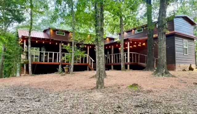 Heavenly Escape into the Forest-Tiny Home #2 at Allen Acres Resort