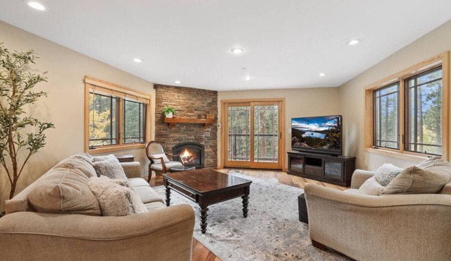 Heavenly Haven | Games, Hot Tub, BBQ | Sleeps 10