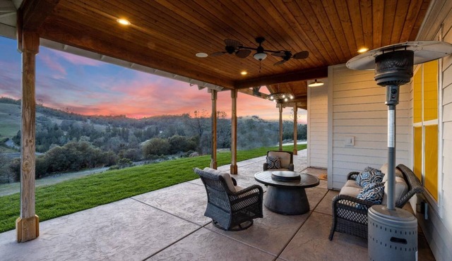 Heavenly Heights 3-bed, 3 bath Scenic Getaway on a 10 Acre lot in Placerville