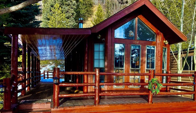 Heavenly Hideaway, Charming and quiet backing up to National Forest