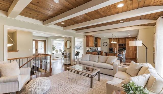 Heavenly Home/Minnetonka Lakes/Nature Scenic View