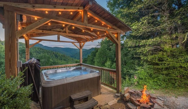 Heavenly Mtn Views, Hot Tub+Fire Pit+Grill, Fireplace, WiFi, Hike, Close to BRP!