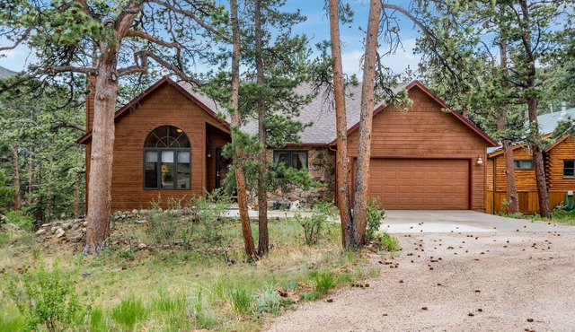 Heavenly Pines - Gorgeous Custom Cabin Home - Private Hot Tub -- 20-NCD0035