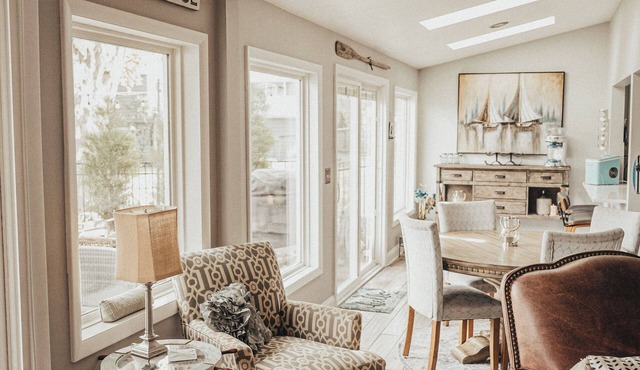 HEAVENLY Portage Lakes water front 4-bedroom cottage with HOTTUB, dog friendly!