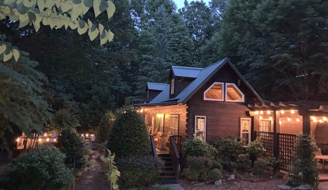Heaven’s Door Mountain Retreat with Hot Tub
